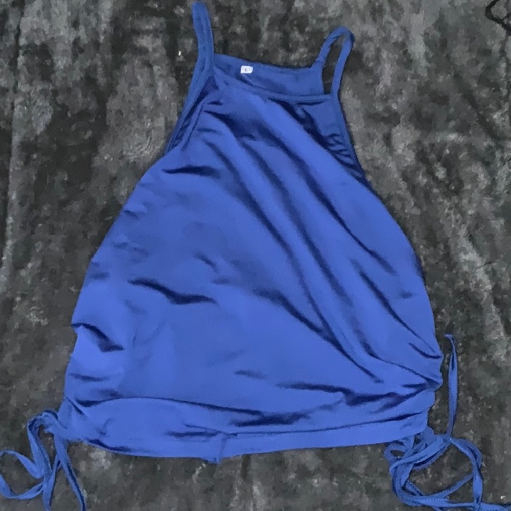 Blue tank with ribs on side